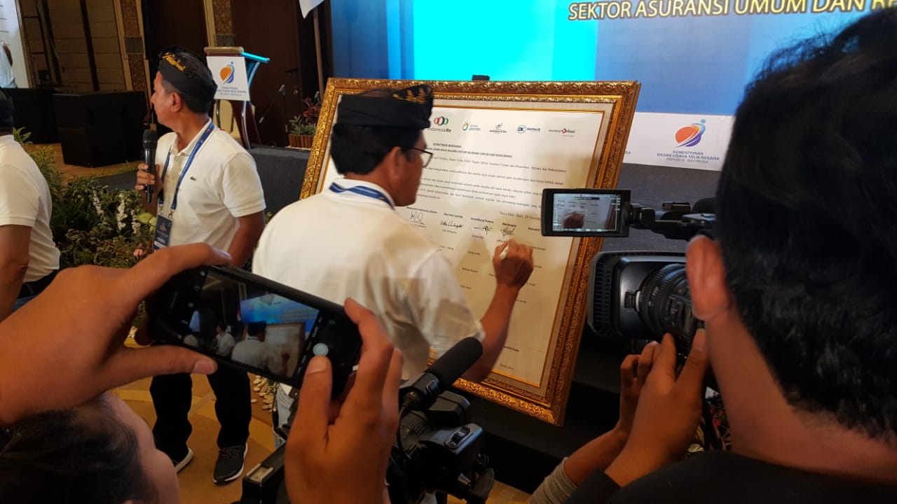 Penandatangan Komitmen Mendukung Program Holding Asuransi & Reasuransi